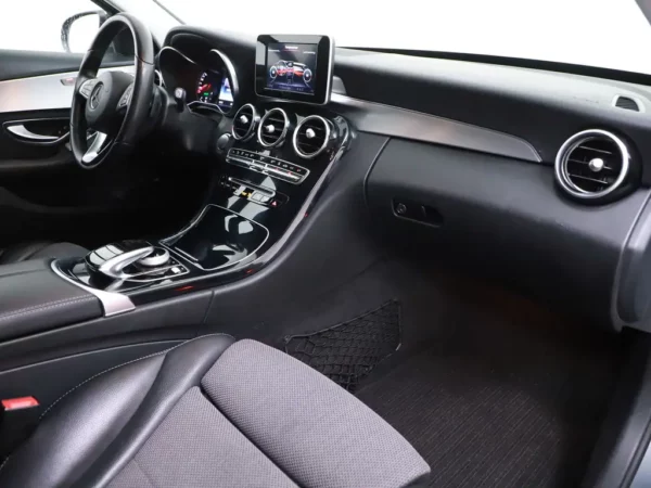 Photo 30 of 36 of WDD2052421F487089 Mercedes-Benz C-Klasse Estate C 200 (5-drs Combi)