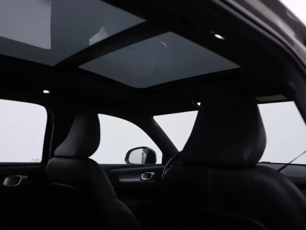 Photo 30 of 38 of YV1XZEDVEM2461653 Volvo XC40 Recharge P8 AWD R-Design