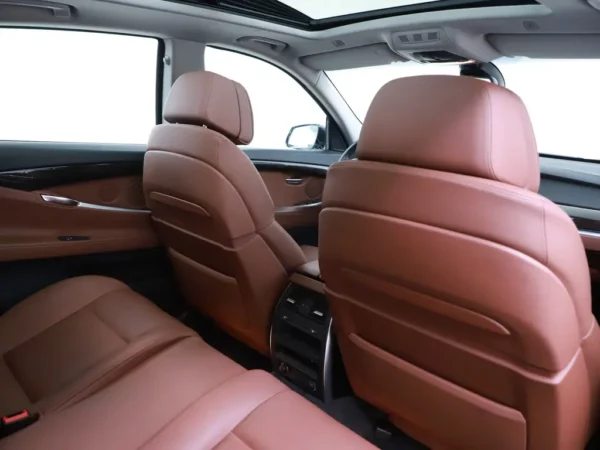 Photo 30 of 40 of WBASP61030DV47940 BMW 5 Serie Gran Turismo 530xd High Executive