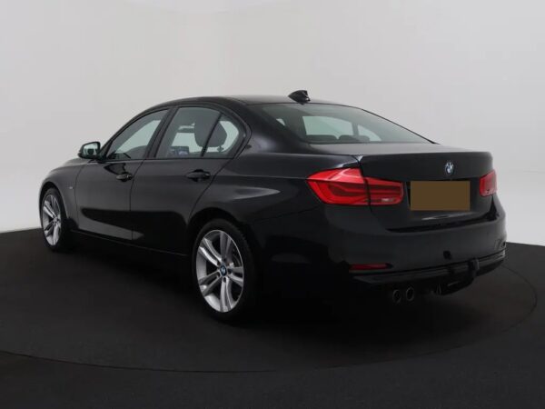 Photo 31 of 31 of WBA8A71040K742832 BMW 3-serie 330i Centennial High Executive Sport LED