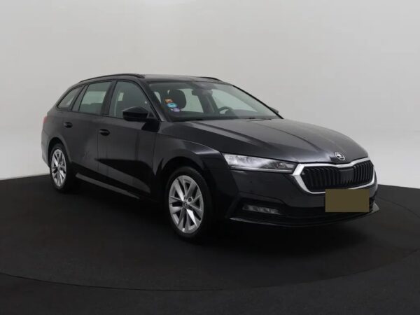 Photo 31 of 32 of TMBJR7NX0LY013295 Skoda Octavia Combi 1.5 TSI First Edition Winterpakket