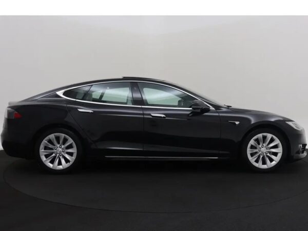 Photo 31 of 33 of 5YJSA7E26JF270000 Tesla Model S 100D (5-drs Hatchb.) Cruise