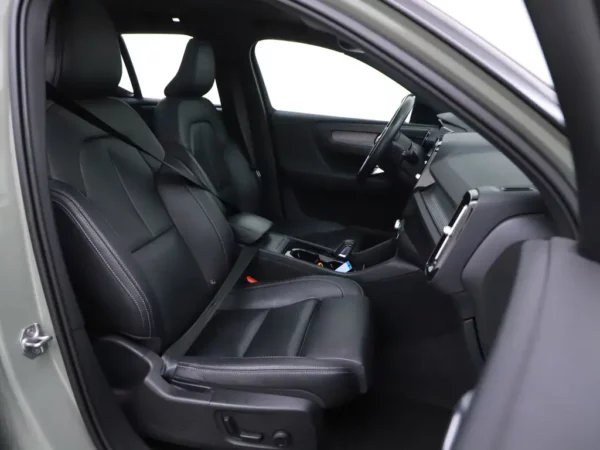 Photo 31 of 38 of YV1XZEDVEM2461653 Volvo XC40 Recharge P8 AWD R-Design