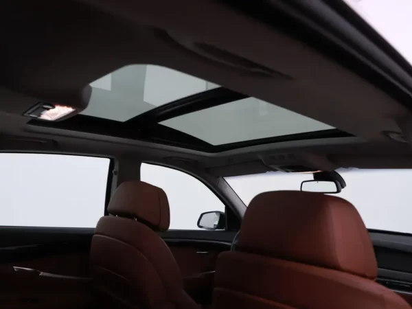 Photo 31 of 40 of WBASP61030DV47940 BMW 5 Serie Gran Turismo 530xd High Executive