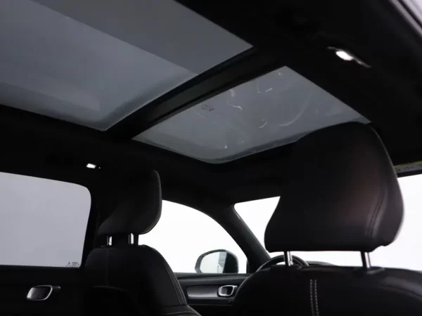 Photo 31 of 40 of YV1XZEDVEM2494214 Volvo XC40 Recharge P8 AWD R-Design