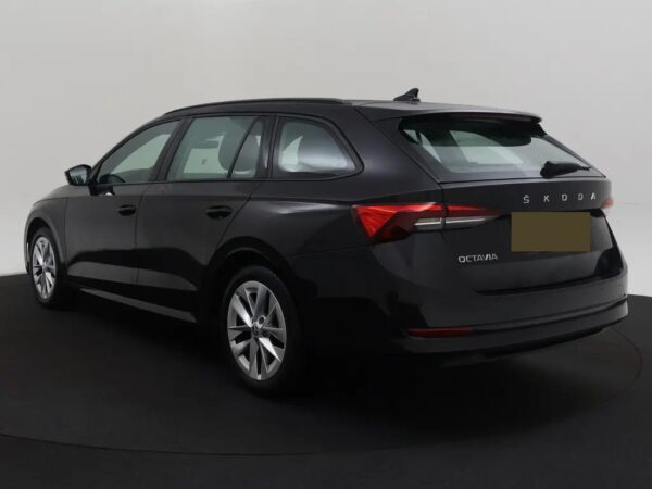 Photo 32 of 32 of TMBJR7NX0LY013295 Skoda Octavia Combi 1.5 TSI First Edition Winterpakket