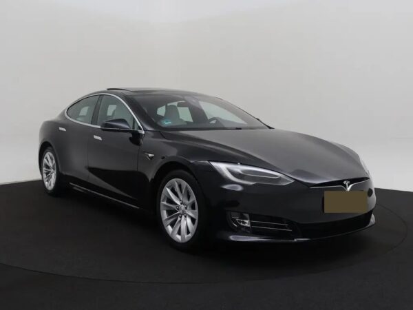 Photo 32 of 33 of 5YJSA7E26JF270000 Tesla Model S 100D (5-drs Hatchb.) Cruise