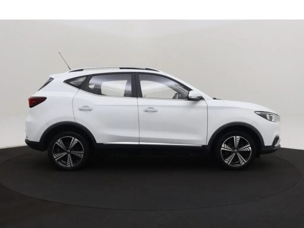 Photo 32 of 34 of LSJW74098LZ169970 MG ZS EV Luxury 45 kWh LED