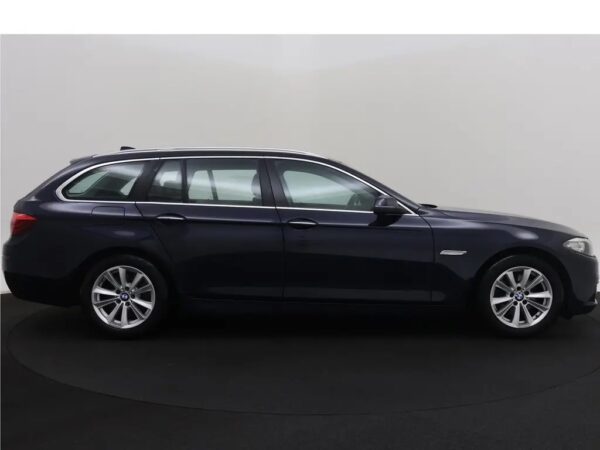 Photo 32 of 34 of WBA5G11040GC99540 BMW 5 Serie Touring 520i Aut. High Executive LED