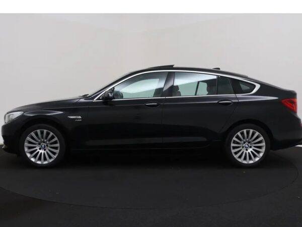 Photo 37 of 40 of WBASP61030DV47940 BMW 5 Serie Gran Turismo 530xd High Executive