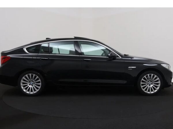 Photo 38 of 40 of WBASP61030DV47940 BMW 5 Serie Gran Turismo 530xd High Executive