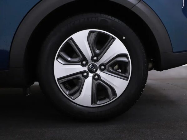 Photo 4 of 24 of KNACC81CGJ5113784 Kia Niro 1.6 GDi Hybrid ExecutiveLine (5-drs