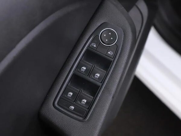 Photo 4 of 24 of VF1RJA00074068603 Renault Clio 1.6 E-Tech Full Hybrid 145