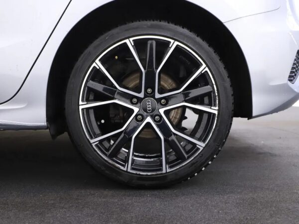 Photo 4 of 24 of WAUZZZGY5MA031836 Audi A3 Sportback 35 TFSI S-Tronic Business Edition