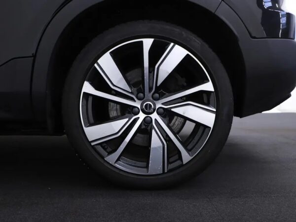 Photo 4 of 30 of YV1XZEDVEM2481671 Volvo XC40 Recharge P8 AWD R-Design LED