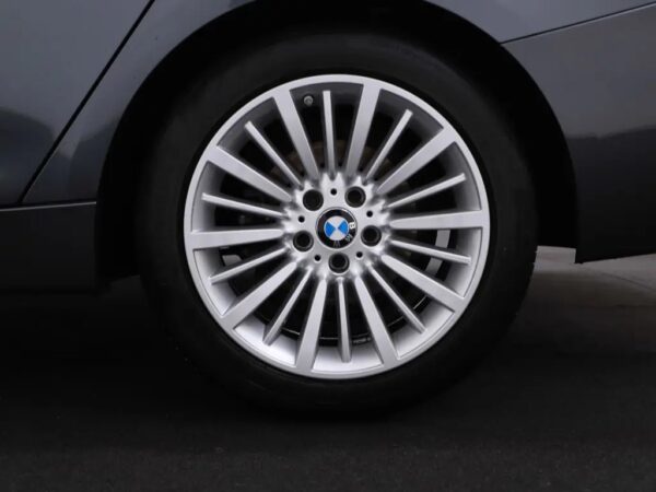 Photo 4 of 32 of WBA8X710X0G447283 BMW 3-serie Gran Turismo 330i GT High Executive Edition LED