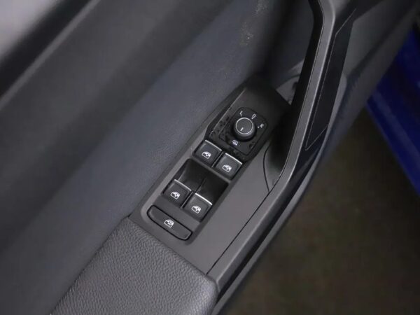 Photo 5 of 26 of VSSZZZKLZMR049700 SEAT Leon ST 1.5 eTSI DSG Style Launch Edition