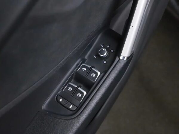 Photo 5 of 28 of WAUZZZGA5MA007796 Audi Q2 35 TFSI Aut. Business Edition LED