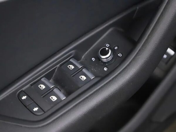 Audi A4 Avant 2.0 TFSI MHEV Sport S line edition LED