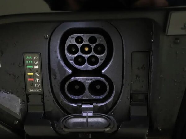 Photo 5 of 30 of WAUZZZGE6LB039975 Audi e-tron 50 quattro edition 71 kWh