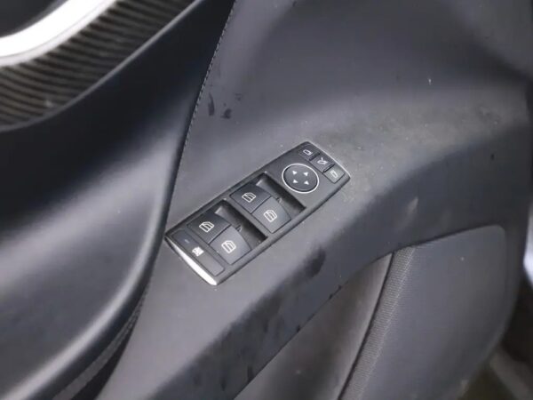 Photo 5 of 31 of 5YJXCCE22GF012440 Tesla Model X 90D Base 6p. LED