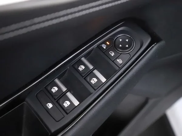 Photo 6 of 29 of VF1RHN00070299589 Renault Austral 1.2 E-Tech full hybrid 200 Techno