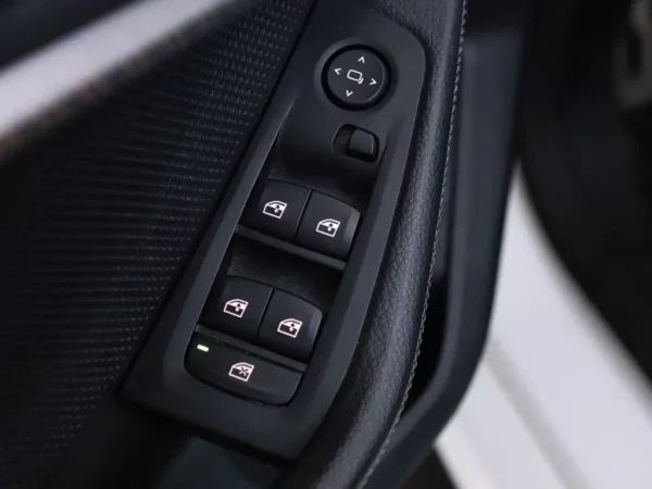 Photo 6 of 29 of WBA31AK0007K54793 BMW 2 Serie Coupé 220i Aut. M-Sport