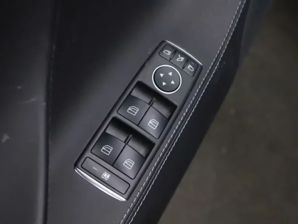 Photo 6 of 30 of 5YJSA7E29JF270906 Tesla Model S 75D Base PANO