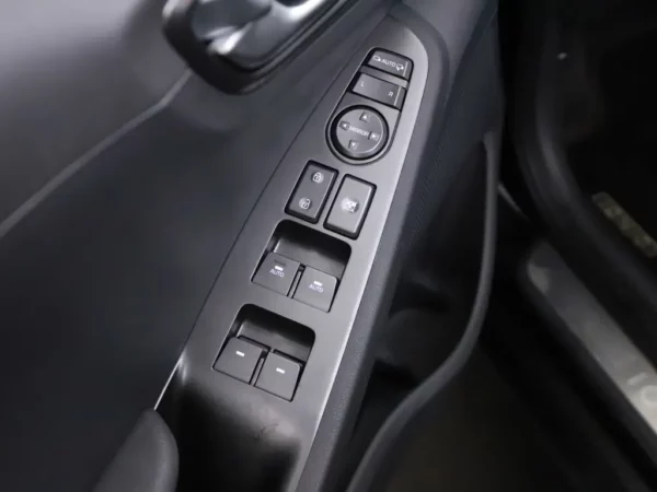 Photo 6 of 30 of KMHC851JFLU065099 Hyundai IONIQ Comfort EV 38 kWh