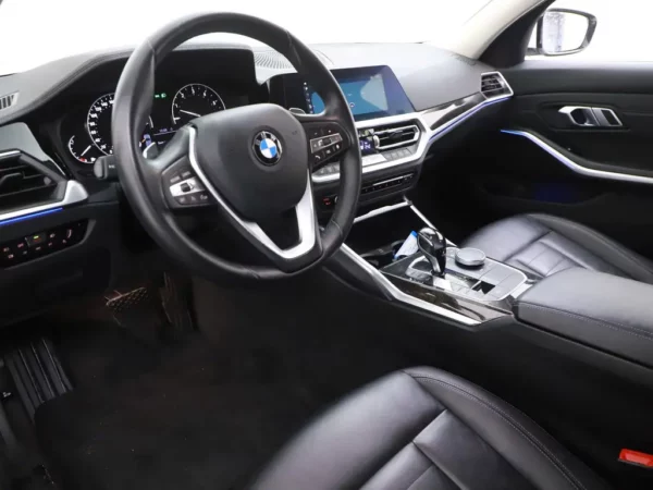 BMW 3-serie 320i High Executive (4-drs Sedan)