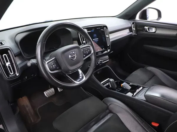 Photo 6 of 30 of YV1XZEDVEM2481671 Volvo XC40 Recharge P8 AWD R-Design LED