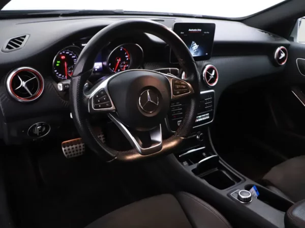 Mercedes-Benz A-Klasse 180 Aut. Business Solution AMG