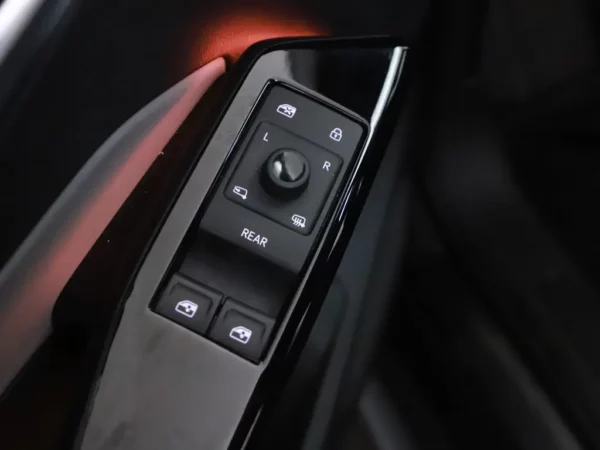 Photo 6 of 31 of WVWZZZE1ZMP001850 Volkswagen ID.3 First Plus 58 kWh IQ-Light