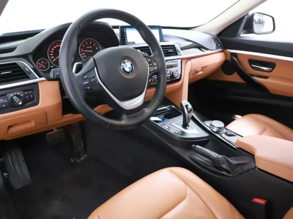 Photo 6 of 32 of WBA8X710X0G447283 BMW 3-serie Gran Turismo 330i GT High Executive Edition LED