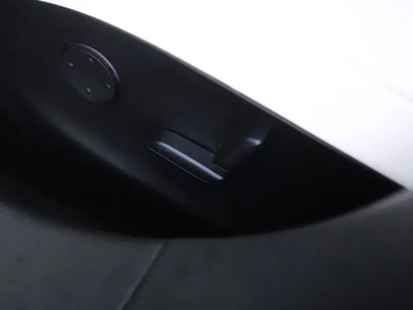 Photo 6 of 33 of 5YJSA7E26JF270000 Tesla Model S 100D (5-drs Hatchb.) Cruise