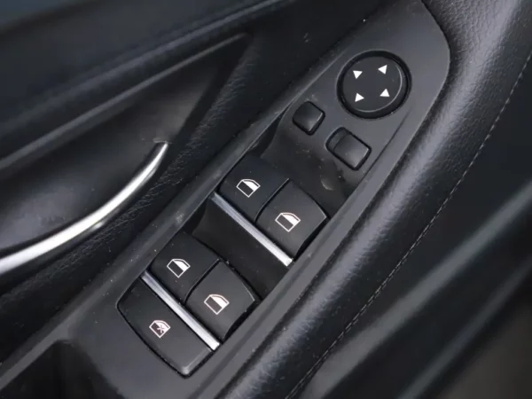 Photo 6 of 37 of WBA5G11060D177843 BMW 5 Serie Touring 520i High Executive Leder