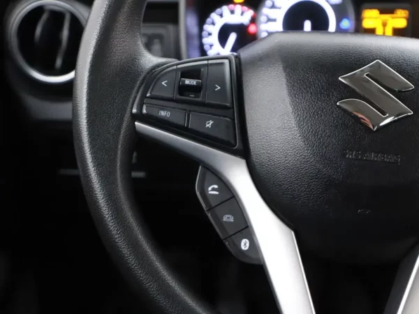 Photo 7 of 21 of JSAMFH91S00204629 Suzuki Ignis 1.2 Smart Hybrid Comfort