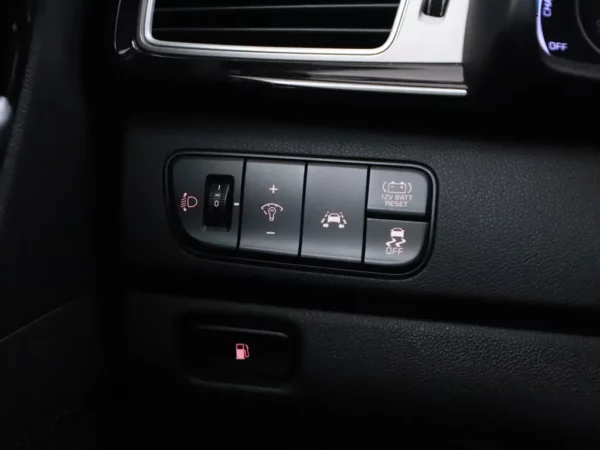 Photo 7 of 24 of KNACC81CGJ5113784 Kia Niro 1.6 GDi Hybrid ExecutiveLine (5-drs