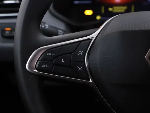 Photo 7 of 24 of VF1RJA00074068603 Renault Clio 1.6 E-Tech Full Hybrid 145