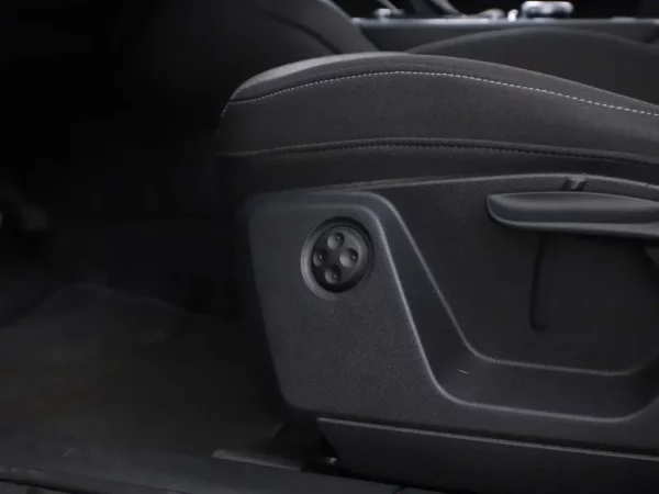 Photo 7 of 28 of WAUZZZGA5MA007796 Audi Q2 35 TFSI Aut. Business Edition LED