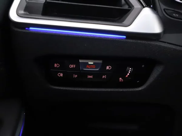 BMW 3-serie 320i High Executive (4-drs Sedan)