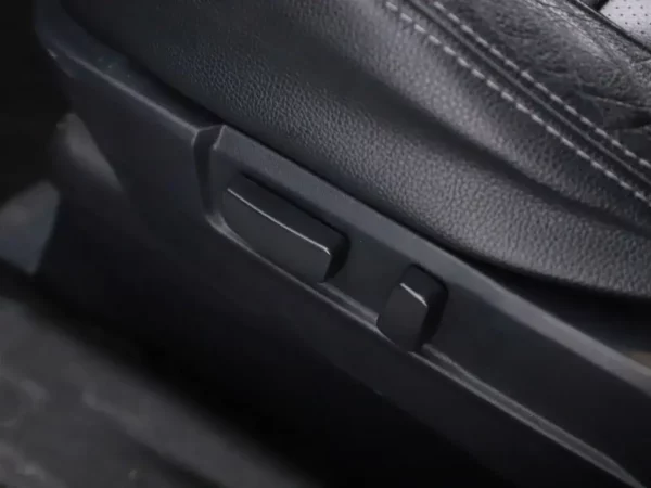 Photo 7 of 31 of JMBXDGG2WEZ002903 Mitsubishi Outlander 2.0 PHEV Instyle