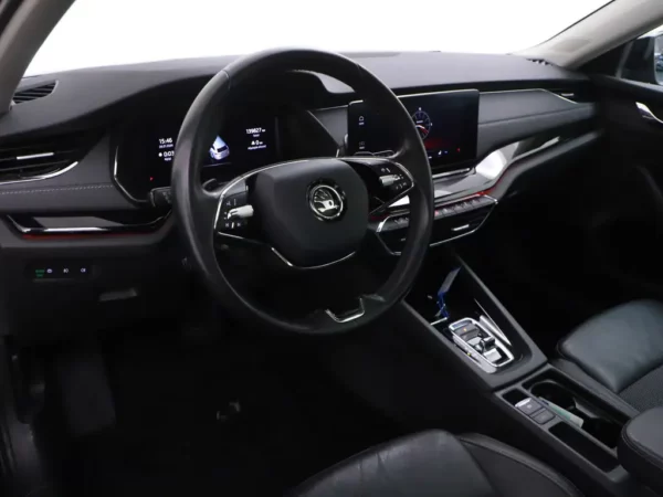 Photo 7 of 31 of TMBJW8NX1NY085740 Skoda Octavia Combi 1.4 TSI iV PHEV Business Plus