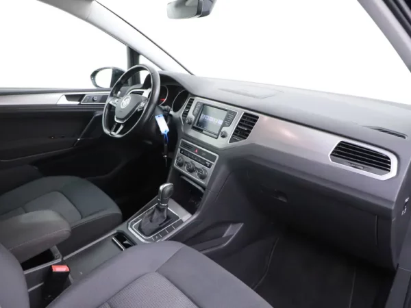 Photo 7 of 31 of WVGZZZ5NZJW355944 Volkswagen Tiguan 1.4 TSI DSG Comfortline Business