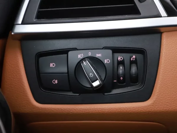 Photo 7 of 32 of WBA8X710X0G447283 BMW 3-serie Gran Turismo 330i GT High Executive Edition LED