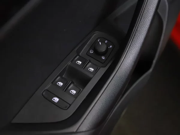 Photo 7 of 34 of TMBJR7NU6M5017005 Skoda Karoq 1.5 TSI ACT Sportline Business LED