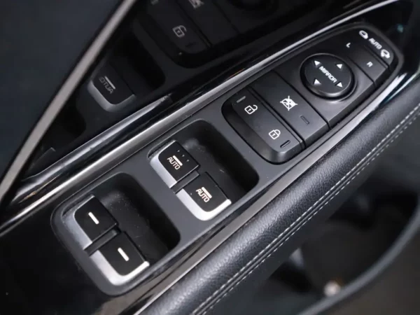 Photo 7 of 35 of KNACC81CGH5054995 Kia Niro 1.6 GDi Hybrid ExecutiveLine