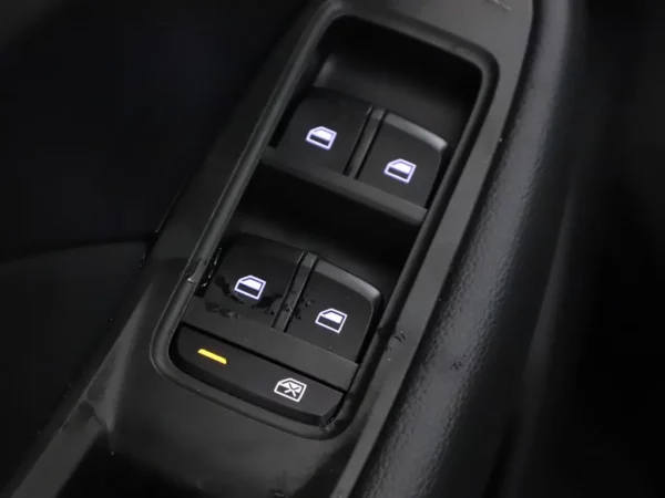 Photo 7 of 35 of LSJW74098LZ043107 MG ZS EV Luxury 45 kWh