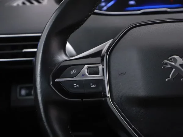 Photo 8 of 28 of VF3MRHNSJKL032587 Peugeot 5008 1.2 PureTech Allure Navi