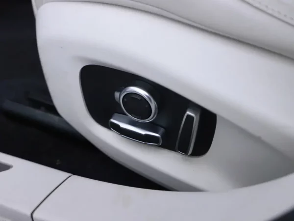 Photo 8 of 29 of SADHA2B16K1F60501 Jaguar I-PACE EV400 First Edition S 90 kWh PANO